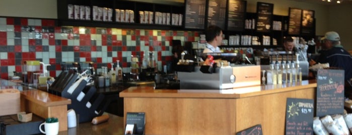 Starbucks is one of Tempat yang Disukai Lucia.