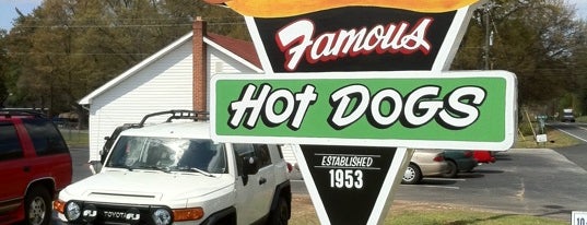 Holmes Hot Dogs is one of Lugares favoritos de Jeremy.