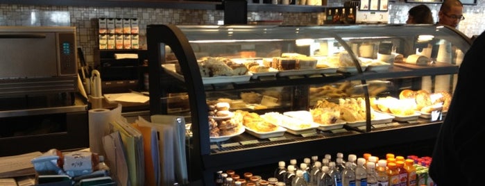 Starbucks is one of Lugares favoritos de Christine.