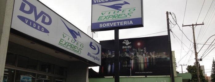 Video Express is one of สถานที่ที่ Alexandre ถูกใจ.