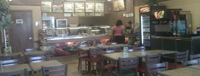 Subway is one of Orte, die Ronald gefallen.