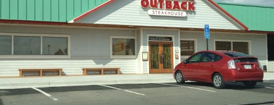 Outback Steakhouse is one of Locais curtidos por James.