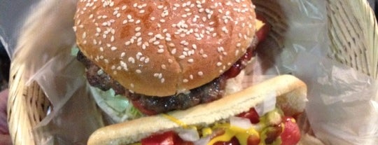 Hamburguesas al Carbon is one of Joan Carlo 님이 좋아한 장소.