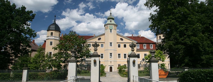 Schloss und Park Hermsdorf is one of Burgen und Schlösser.