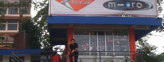Roller Universe Skate Shop is one of Bandung Routin's.