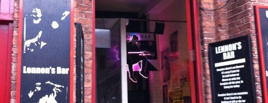 Lennon's Bar is one of สถานที่ที่ Helena ถูกใจ.