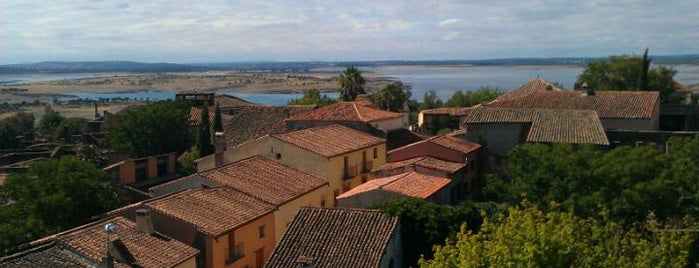 Castillo de Granadilla is one of สถานที่ที่ Bere ถูกใจ.