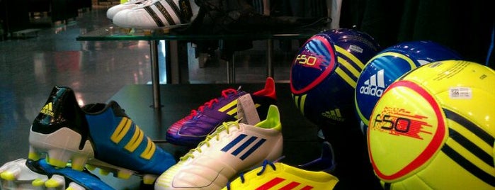 adidas is one of Lugares favoritos de Ismail.