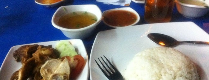 Restoran Nasi Ayam & Bihun Sup KTM is one of Favorite affordable date spots.