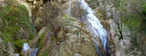 Водопад "Кая Бунар" (Hotnitsa Waterfall) is one of Разходка до Трявна.
