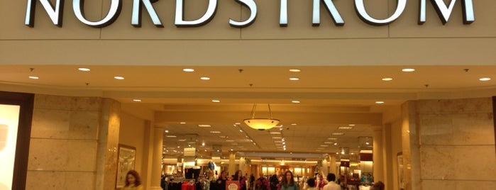 Nordstrom is one of Charlotteさんのお気に入りスポット.
