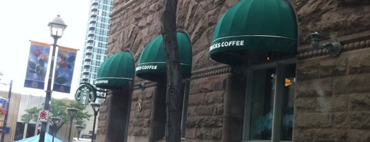 Starbucks is one of Tempat yang Disukai Chris.