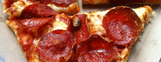 Pizza Pizza is one of Lugares favoritos de Cristiane.
