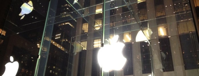 Apple Fifth Avenue is one of Roadtrip USA.