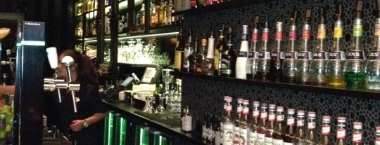 Skyy Bar is one of Tempat yang Disimpan Carny.