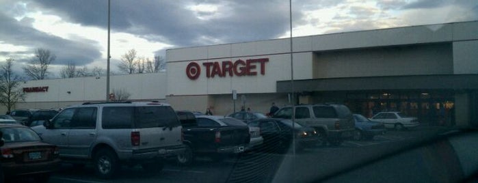 Target is one of Elisabethさんのお気に入りスポット.