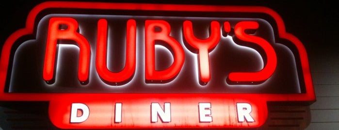 Ruby's Diner is one of Tempat yang Disukai Ryan.