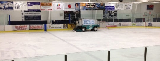 Glacier Ice Arena is one of สถานที่ที่ Mike ถูกใจ.