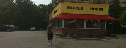 Waffle House is one of Posti che sono piaciuti a Delores.