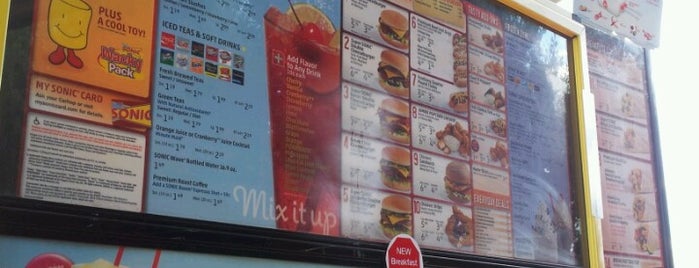 SONIC Drive In is one of Lugares favoritos de keshet.