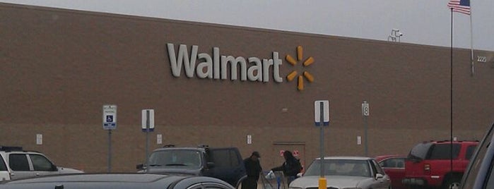 Walmart Supercenter is one of สถานที่ที่ Ray ถูกใจ.