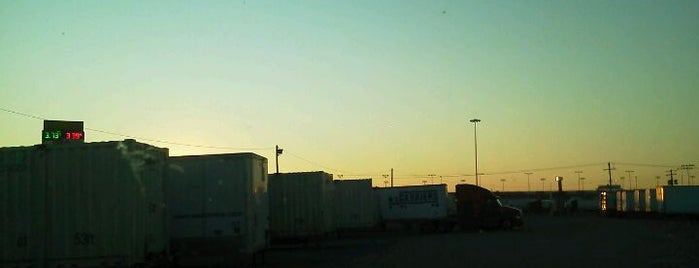 Swift Drop Yard is one of Trucking.