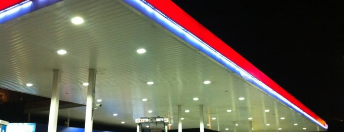 Esso Pasir Ris is one of Lugares favoritos de Roger.