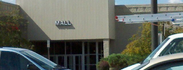 Clearview Mall is one of Orte, die Wayne gefallen.