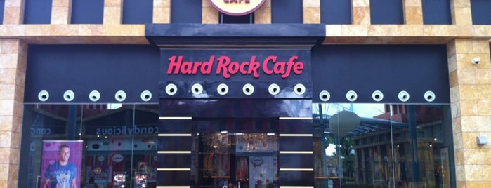 Hard Rock Cafe Sentosa is one of Hard Rock Cafés I rocked.