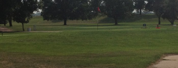 Two Rivers Golf Course is one of A'nın Beğendiği Mekanlar.