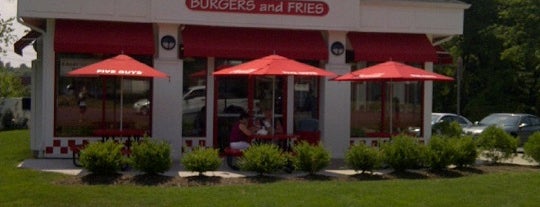 Five Guys is one of สถานที่ที่ Nadine ถูกใจ.