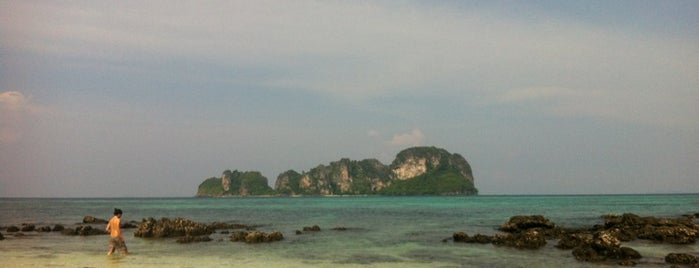 เกาะไม้ไผ่ is one of Thai.