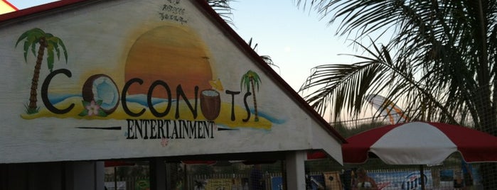 Coconuts Beachfront Restaurant Bar & Grill is one of Orte, die MISSLISA gefallen.