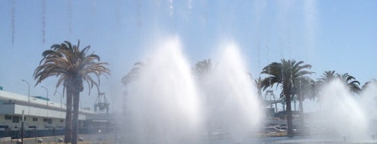 Gateway Plaza Fanfare Fountain is one of Date Spots! Yay!.