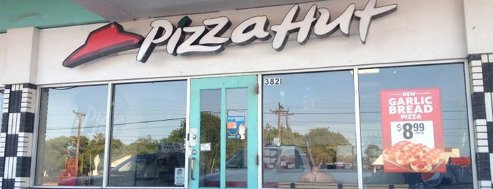 Pizza Hut is one of J. : понравившиеся места.