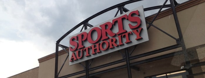 Sports Authority is one of Orte, die Lee Ann gefallen.