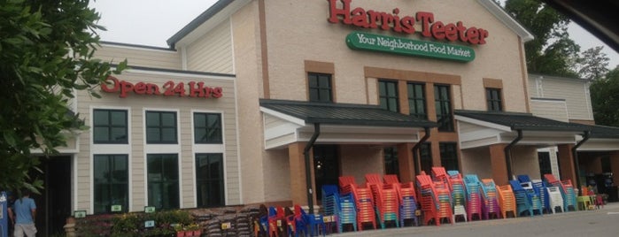 Harris Teeter is one of Lieux qui ont plu à Catherine.