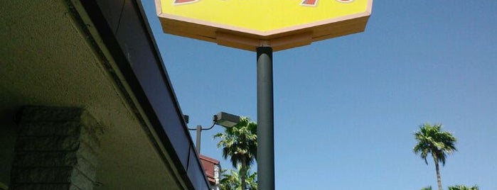 Denny's is one of Davidさんのお気に入りスポット.