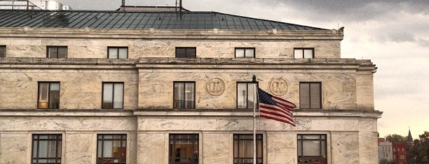 Dirksen Senate Building is one of สถานที่ที่ Josh ถูกใจ.