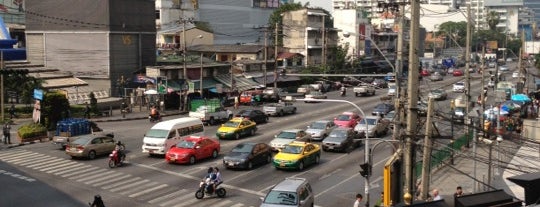 Asok Intersection is one of For Street.