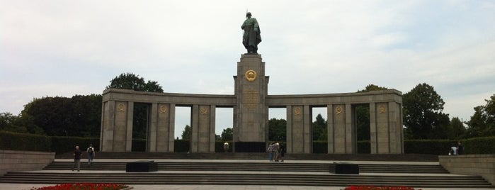 Memorial de Guerra Soviético no Tiergarten is one of Berlin Essentials.