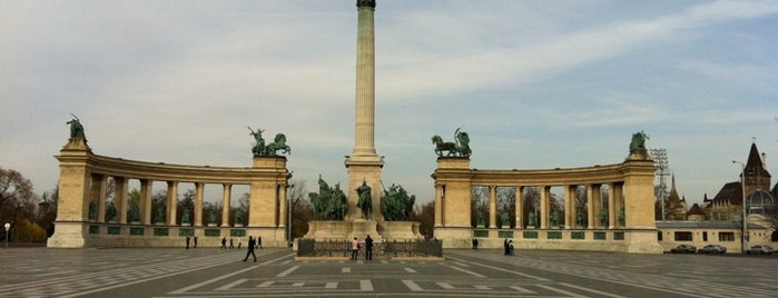 Heroes' Square is one of StorefrontSticker City Guides: Budapest.
