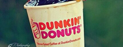 Dunkin Donuts is one of Lieux qui ont plu à Almonther.