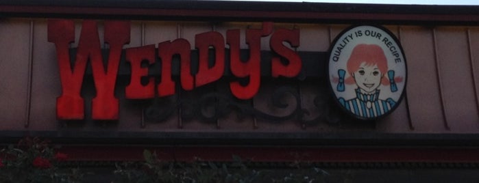 Wendy’s is one of Locais curtidos por Joe.