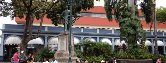 Plaza Juan Mora Fernández is one of Tempat yang Disukai Andres.