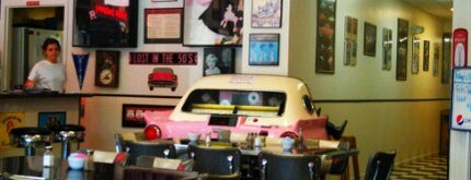 Rockin' Robin's Soda Shoppe is one of สถานที่ที่ Matt ถูกใจ.