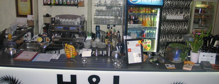 H&L Café Bar is one of praha.