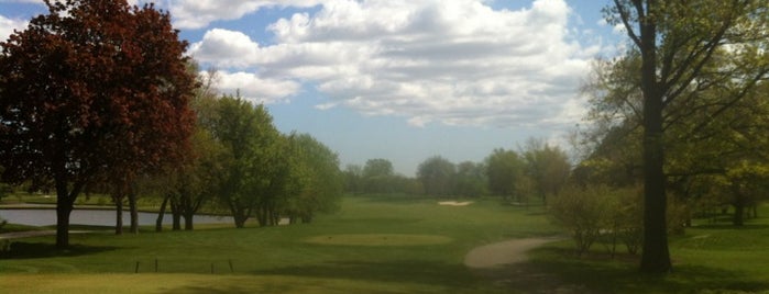 Schaumburg Golf Club is one of Lugares favoritos de Shawna.