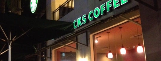 Starbucks is one of Orte, die Dade gefallen.