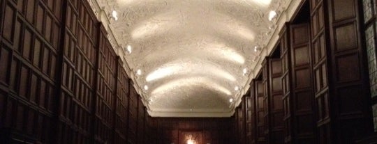 Folger Shakespeare Library is one of kazahel: сохраненные места.